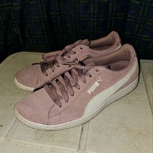 PUMA lavender women's tennis shoes